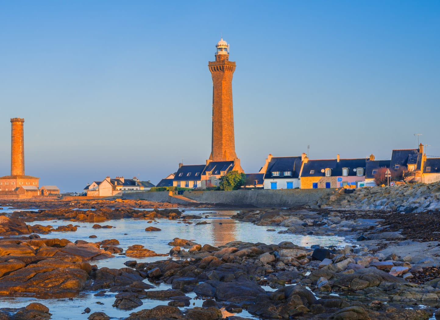 LocaLise Guilvinec Phare dEckmuhl 2 localisevacances.fr e1642182225206 - Accueil Le Phare d'Eckmühl dans la première lumière du jour - The lig cinq_bonnes_raisons