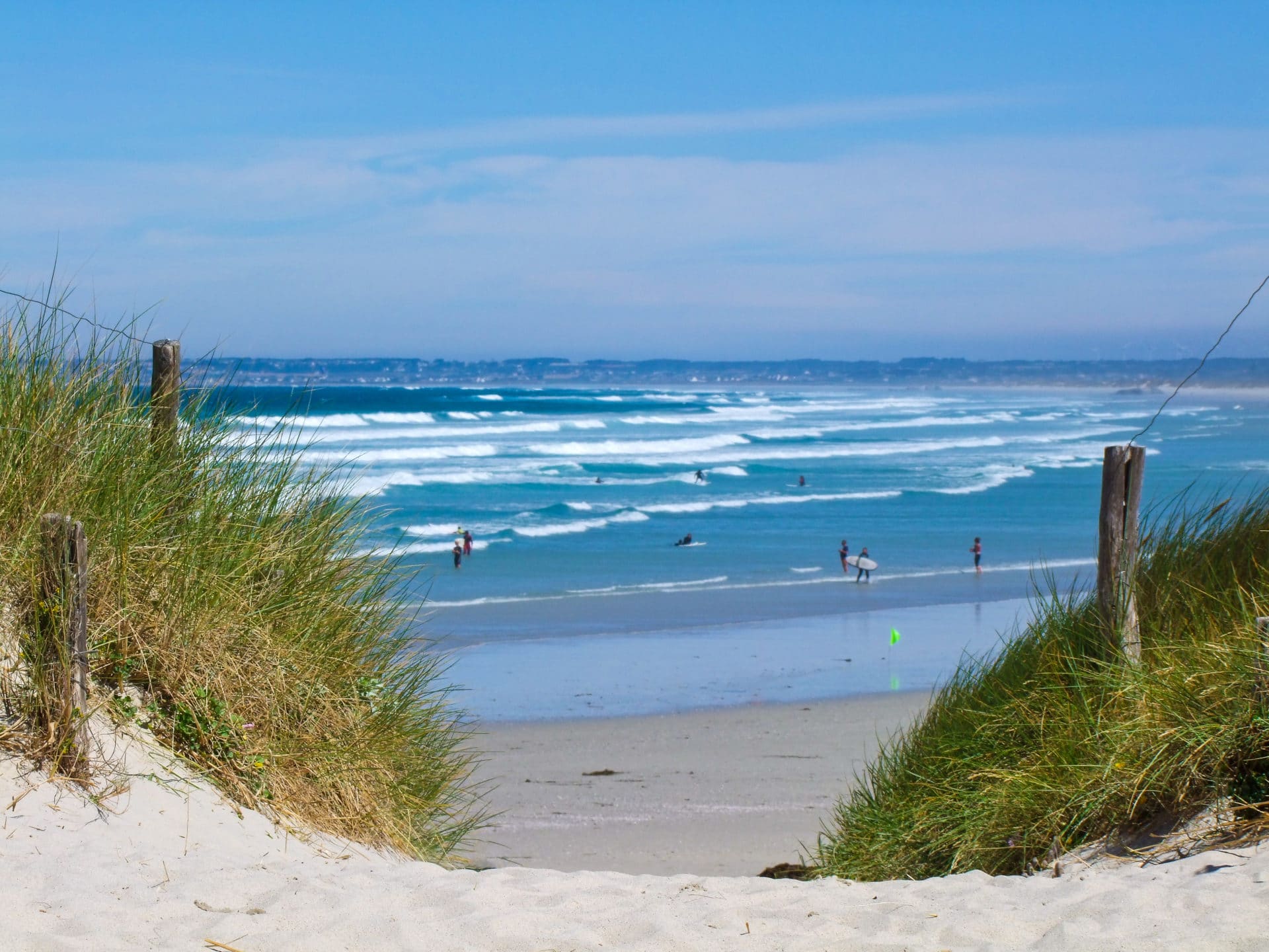 Un paradis pour surfeurs en herbe et surfeurs - Accueil phare,port,guilvinec,finistère,bretagne,chalutier,pêche cinq_bonnes_raisons